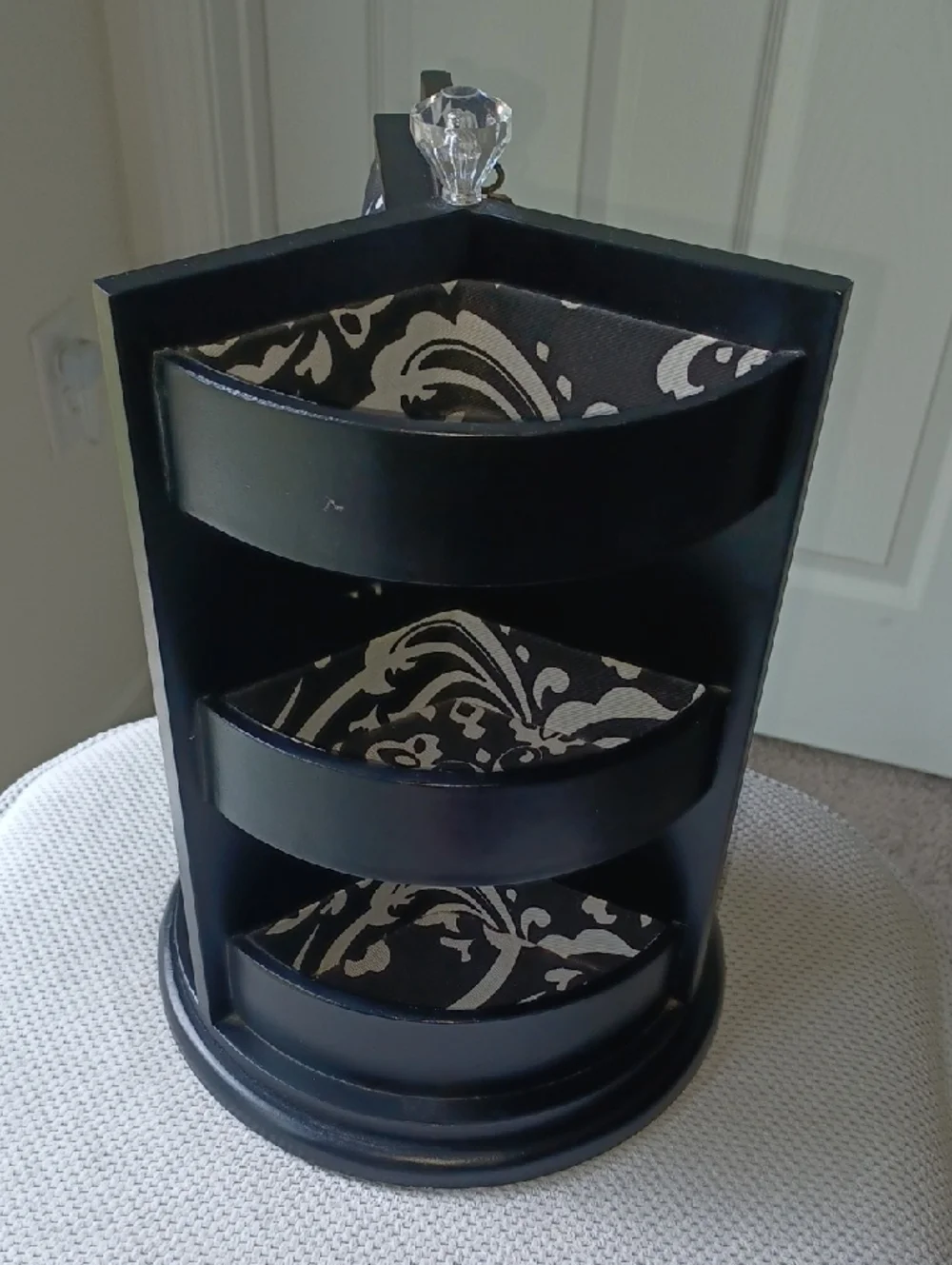 Black 3-Tier Rotating Jewelry Organizer with Patterned Liners
